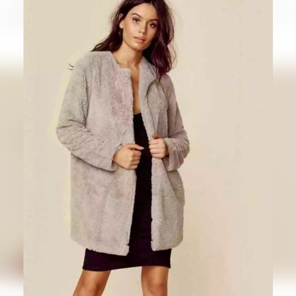 BB DAKOTA Teddy Coat Merrill Grey Faux Fur Fuzzy Taupe. Size Large - Picture 1 of 16